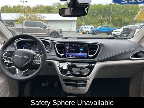 Used 2022 Chrysler Pacifica Touring-L FWD image 13