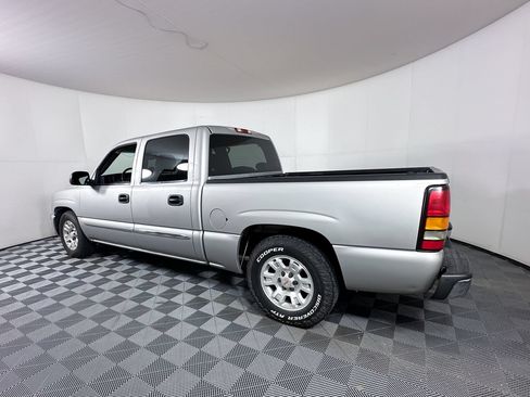 Used 2007 GMC Sierra 1500 SLE w/ Crew Cab Value Package RWD image 3