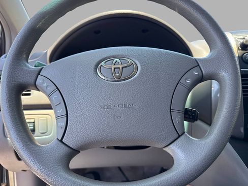 Used 2009 Toyota Sienna LE FWD image 38