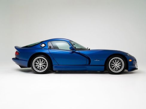 Used 1997 Dodge Viper GTS RWD image 2
