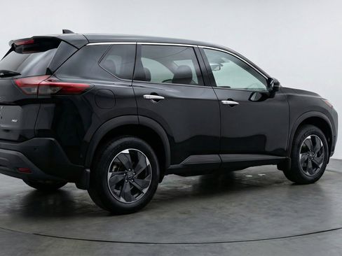 Used 2025 Nissan Rogue SV image 9