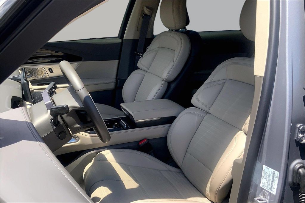 Used 2025 Lincoln Nautilus Reserve AWD/4WD image 17