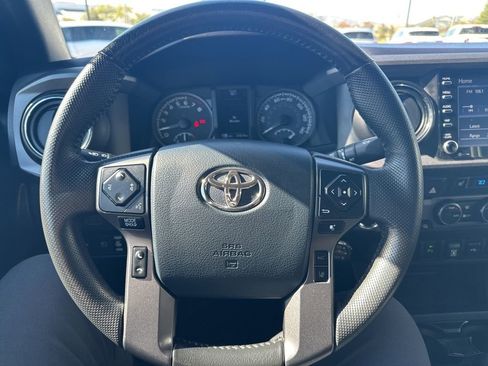 Used 2020 Toyota Tacoma TRD Off-Road w/ TRD Premium Off Road Package AWD/4WD image 24