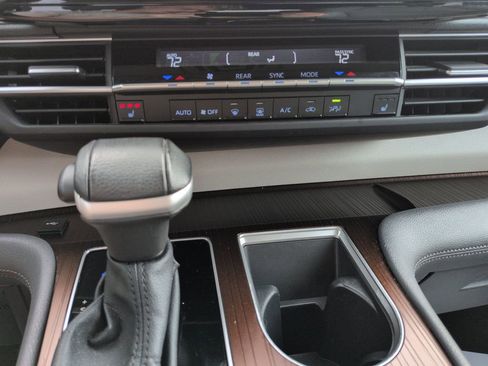 Certified 2023 Toyota Sienna XLE AWD/4WD image 18