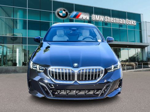 Used 2026 BMW 530i w/ M Sport Package RWD image 2