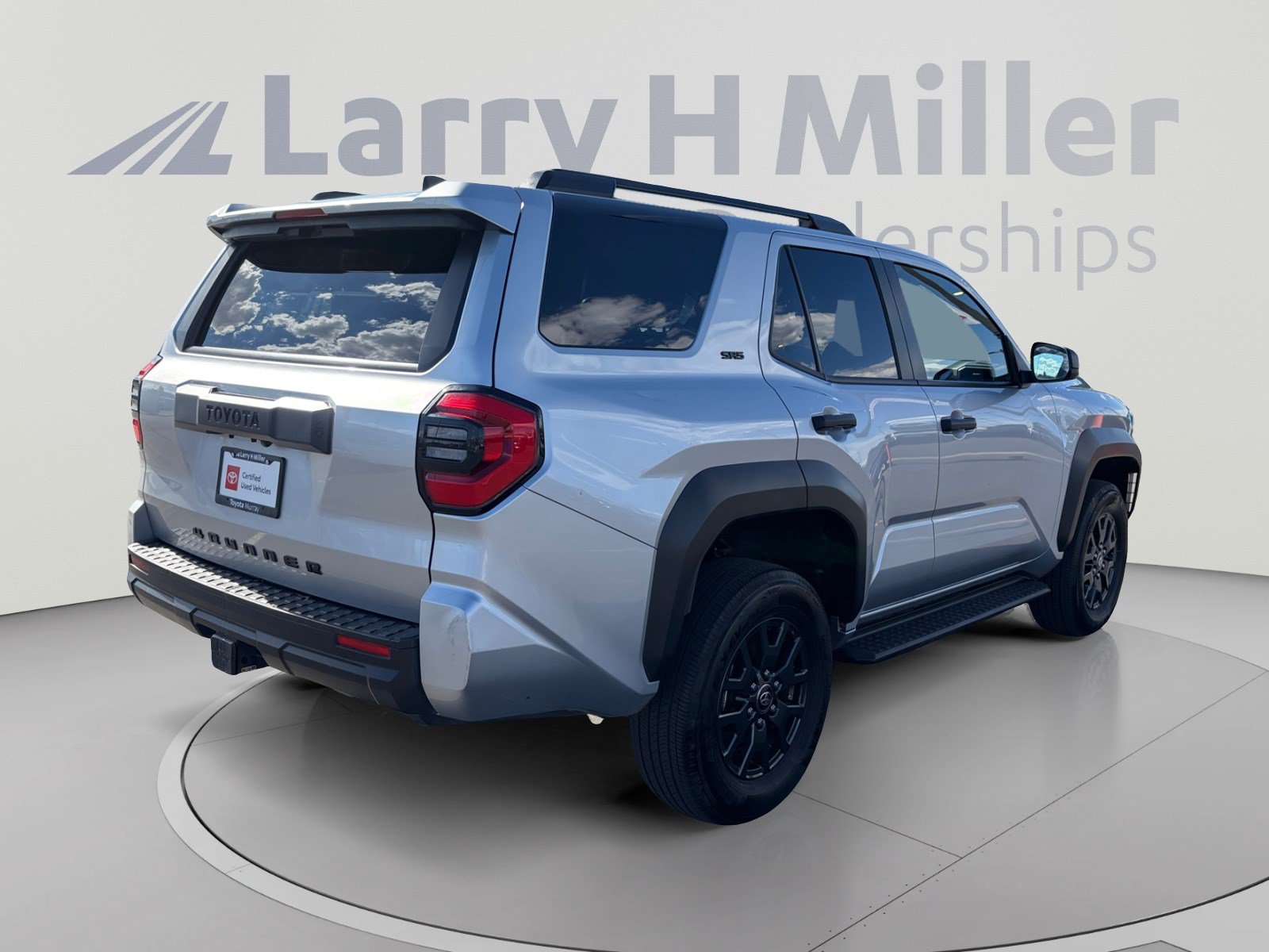 Certified 2025 Toyota 4Runner SR5 AWD/4WD image 5