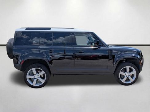 Used 2023 Land Rover Defender 110 SE AWD/4WD image 3