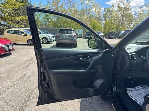 Used 2017 Nissan Rogue SV w/ SV Premium Package AWD/4WD image 13