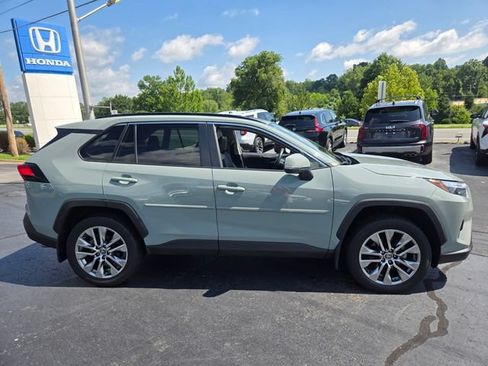 Used 2022 Toyota RAV4 XLE Premium AWD/4WD image 9