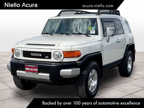Used 2014 Toyota FJ Cruiser 4WD w/ Convenience Package image 1