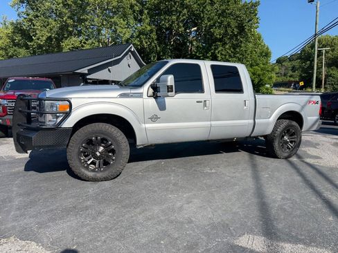 Used 2014 Ford F250 Lariat w/ Lariat Interior Package image 5