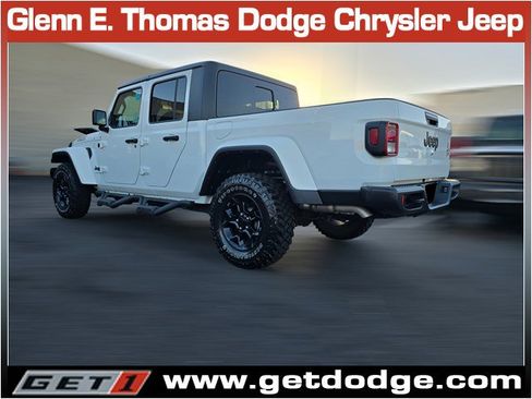 Certified 2023 Jeep Gladiator Willys image 7