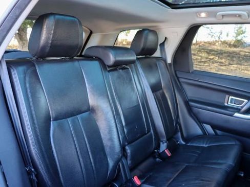 Used 2018 Land Rover Discovery Sport HSE image 19