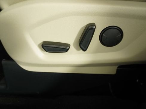 Used 2019 Ford Explorer Limited w/ Ford Safe & Smart Package FWD image 21