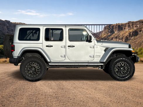 Used 2024 Jeep Wrangler Unlimited Sahara image 2