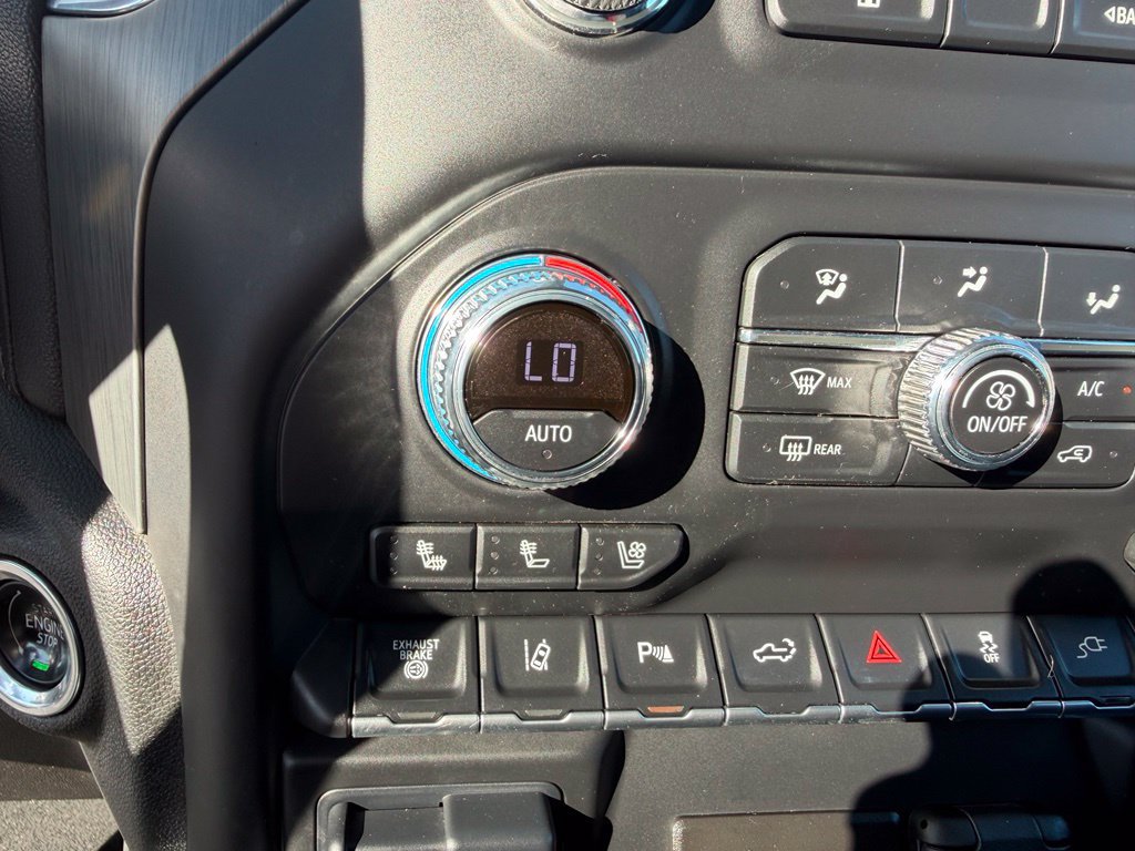 Used 2022 GMC Sierra 3500 Denali w/ Denali Ultimate Package AWD/4WD image 34