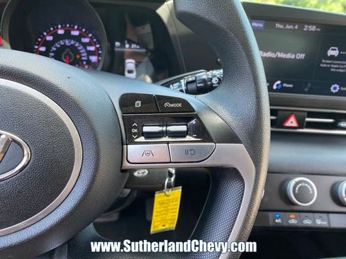 Used 2023 Hyundai Elantra SE FWD image 19