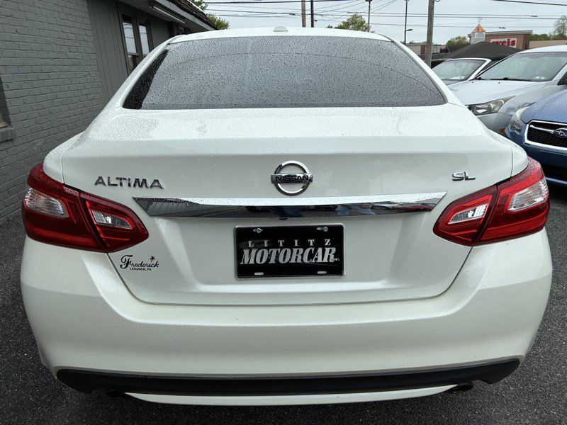 Used 2016 Nissan Altima 2.5 SL w/ Moonroof Package FWD image 5