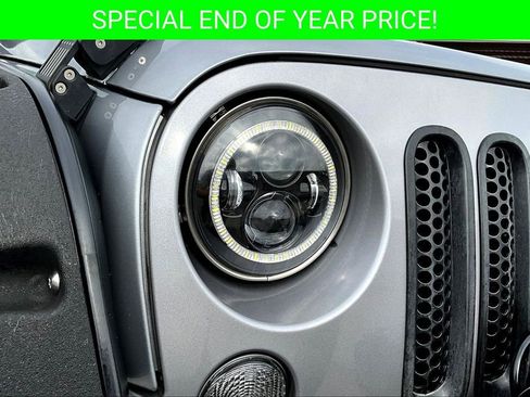 Used 2016 Jeep Wrangler Unlimited Rubicon w/ Connectivity Group image 28