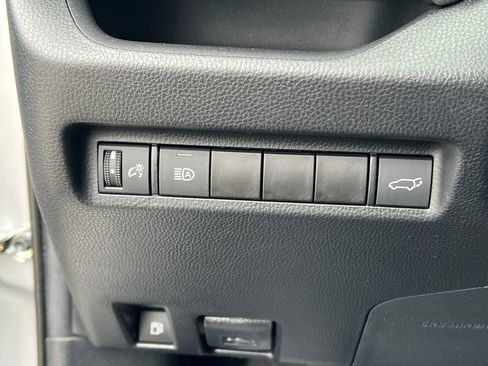 Used 2021 Toyota RAV4 XLE w/ Convenience Package AWD/4WD image 33