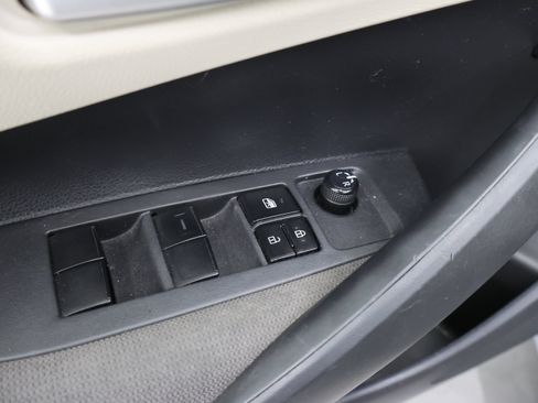 Used 2021 Toyota Corolla LE FWD image 34