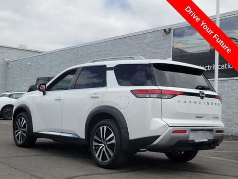 Used 2025 Nissan Pathfinder Platinum FWD image 2