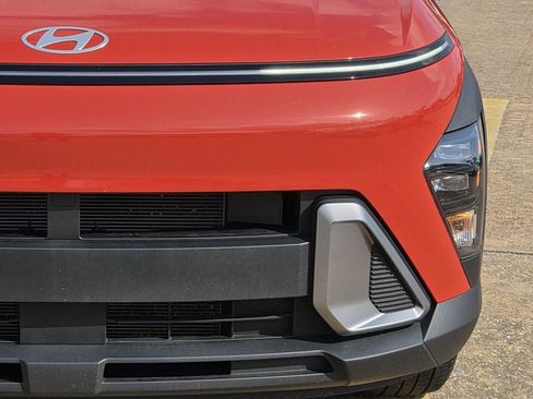 Used 2025 Hyundai Kona SEL FWD image 4