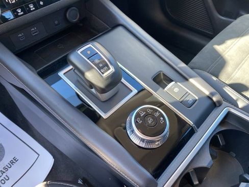 Used 2024 Mitsubishi Outlander SE image 18