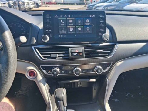 Used 2018 Honda Accord EX image 24
