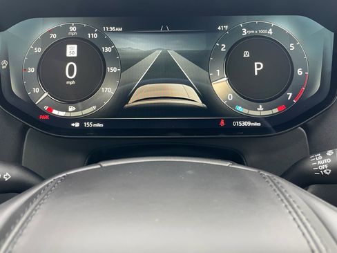 Certified 2025 Land Rover Range Rover SE image 24