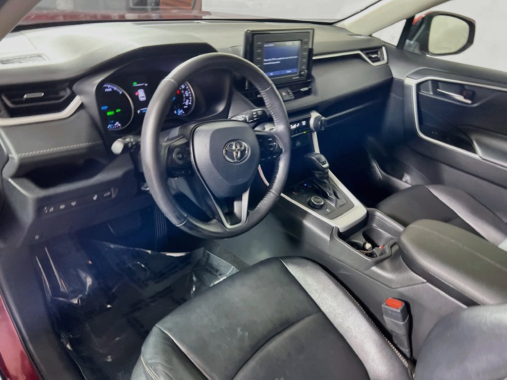 Certified 2021 Toyota RAV4 XLE Premium AWD/4WD image 9