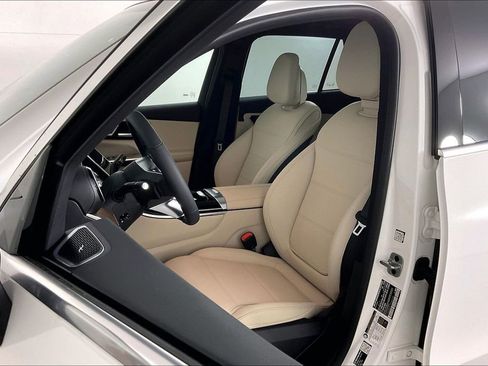 Used 2026 Mercedes-Benz GLC 300 4MATIC image 9