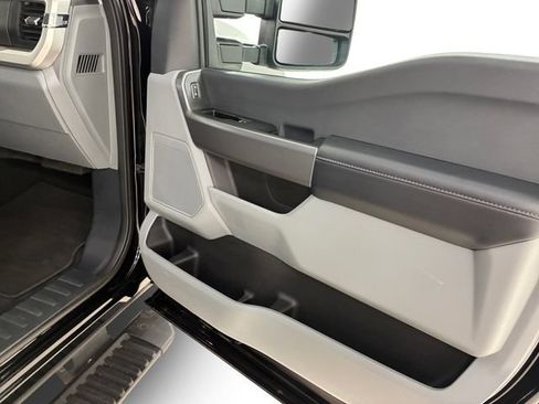 Used 2025 Ford F250 XLT AWD/4WD image 14