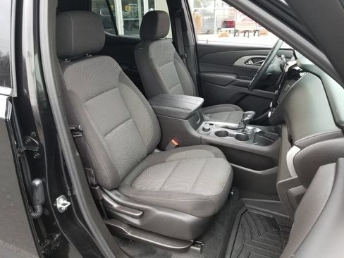Used 2023 Chevrolet Traverse LT image 13