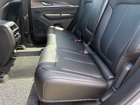 New 2026 Jeep Grand Cherokee Limited AWD/4WD image 13