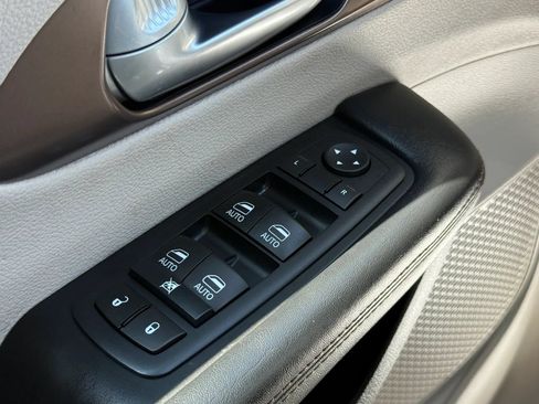 Used 2017 Chrysler Pacifica Touring-L Plus FWD image 45
