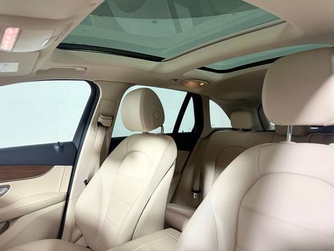 Used 2022 Mercedes-Benz GLC 300 4MATIC w/ Premium Package Lite image 19