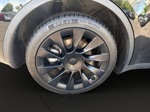 Used 2023 Tesla Model Y Long Range AWD/4WD image 23