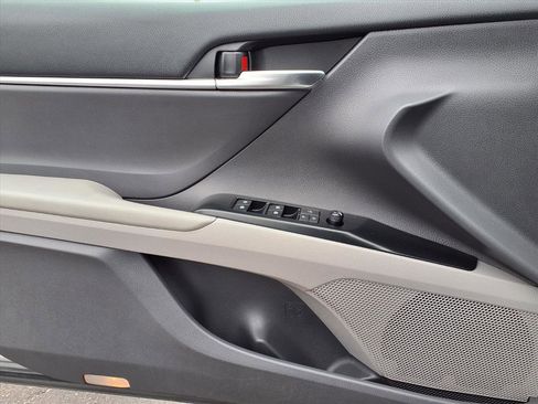 Used 2019 Toyota Camry LE image 22