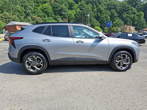 Used 2026 Chevrolet Trax LT w/ LT Convenience Package FWD image 7