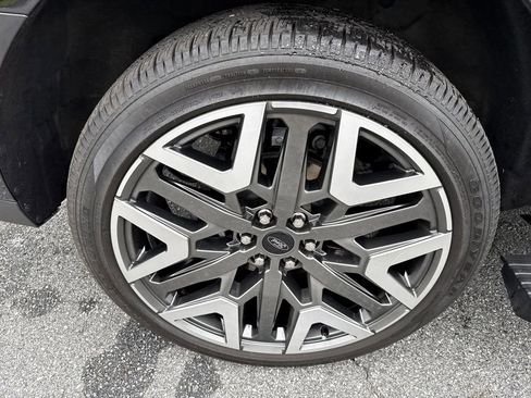 Used 2025 Ford Expedition Platinum w/ Platinum Ultimate Package AWD/4WD image 17