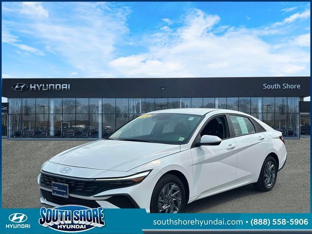 Certified 2024 Hyundai Elantra Blue FWD image 4