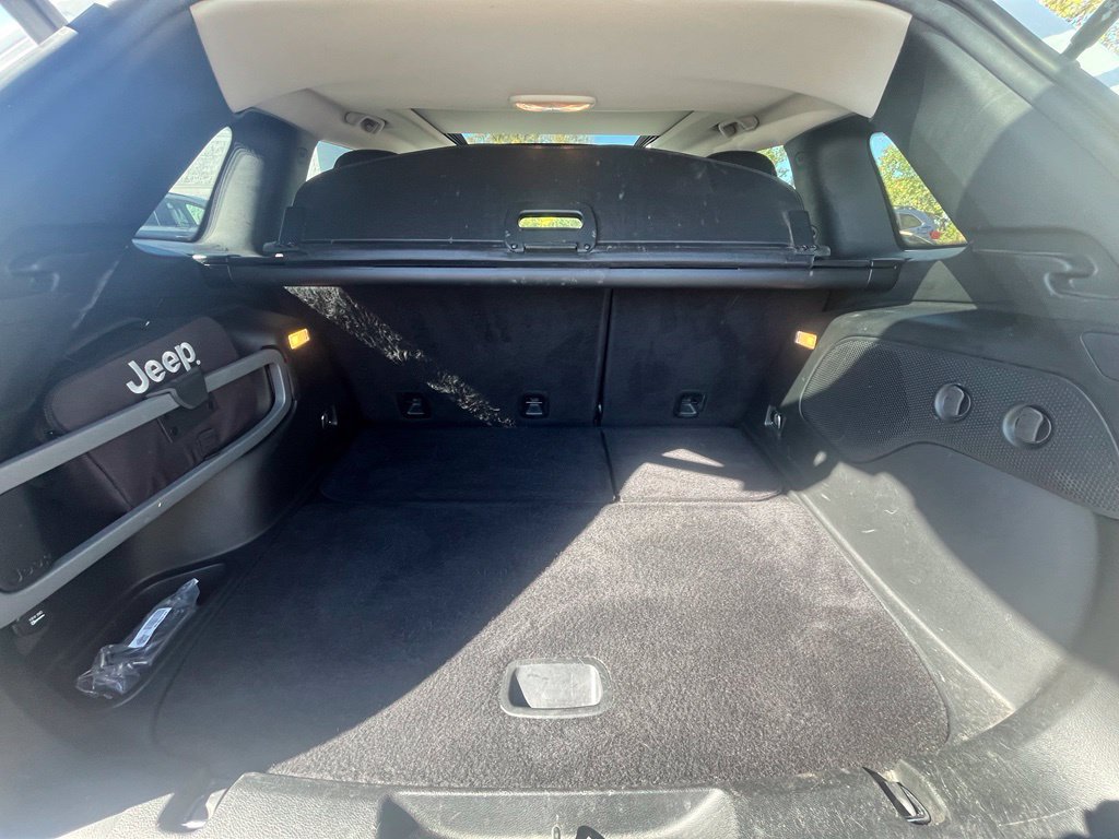 Used 2017 Jeep Cherokee Trailhawk AWD/4WD image 29