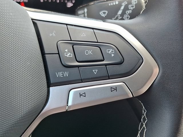 Used 2024 Volkswagen Tiguan SE AWD/4WD image 21