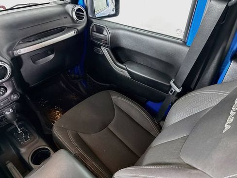 Used 2016 Jeep Wrangler Unlimited Sahara w/ Connectivity Group AWD/4WD image 19