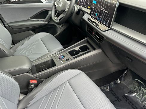 New 2026 Volkswagen Tiguan SE image 15