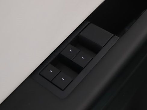 Used 2024 Tesla Cybertruck AWD Crew Cab image 19