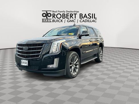 Used 2019 Cadillac Escalade Luxury w/ Escalade Sport Edition AWD/4WD image 4