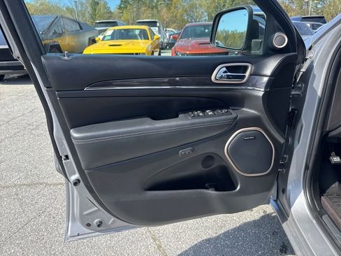 Used 2017 Jeep Grand Cherokee Overland image 29
