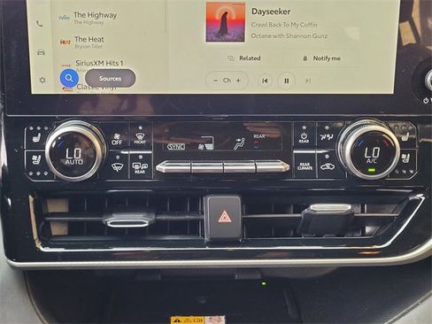 Used 2023 Toyota Highlander Platinum image 25